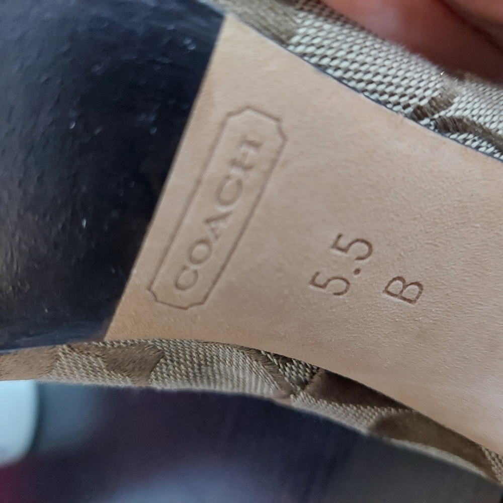 Coach Tan Heels with Signature Monogram - Picture 9 of 13